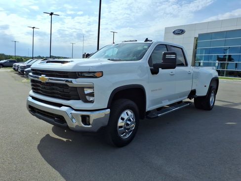 Used 2025 Chevrolet Silverado 3500 LT w/ Safety Package AWD/4WD image 7