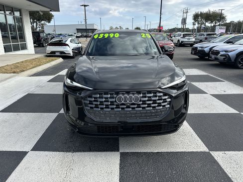 Used 2025 Audi Q5 Premium w/ Convenience Package image 2