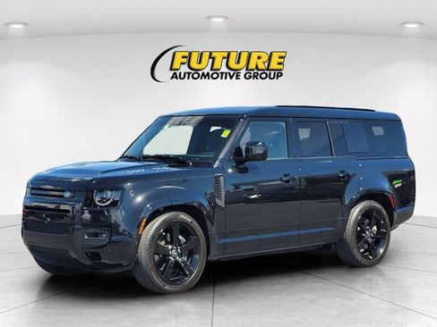 Used 2025 Land Rover Defender 130 X-Dynamic SE AWD/4WD image 5
