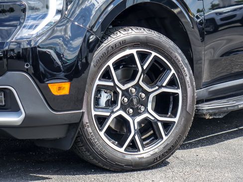 Certified 2025 Ford Maverick Lariat w/ 4K Tow Package AWD/4WD image 3