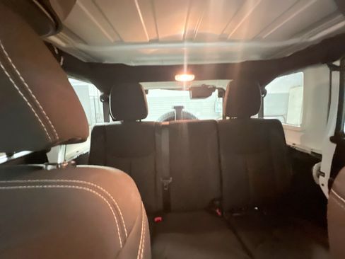 Used 2017 Jeep Wrangler Unlimited Sahara w/ Dual Top Group AWD/4WD image 30