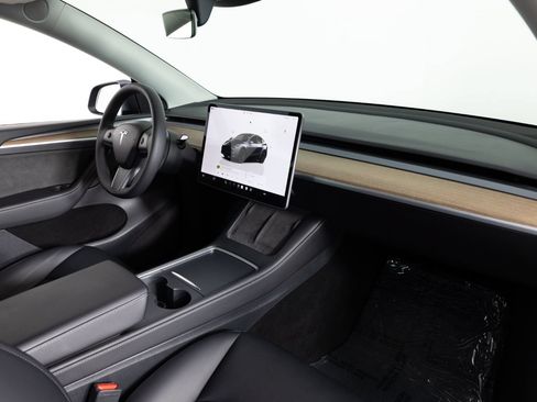 Used 2023 Tesla Model Y Long Range AWD/4WD image 25