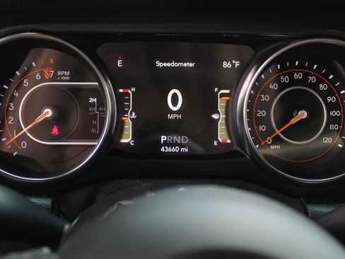 Used 2021 Jeep Wrangler Unlimited Sahara AWD/4WD image 16