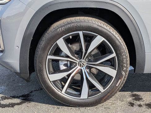 Used 2025 Volkswagen Atlas Cross Sport SEL Premium R-Line image 10