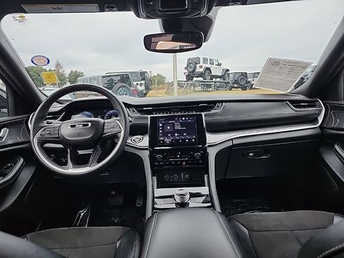 Certified 2023 Jeep Grand Cherokee L Altitude image 3