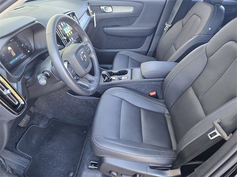 Used 2025 Volvo XC40 B5 Core image 16