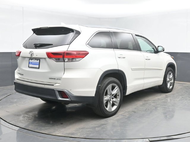 Used 2017 Toyota Highlander Limited AWD/4WD image 10