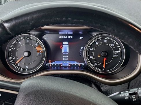 Used 2018 Jeep Cherokee Limited image 12