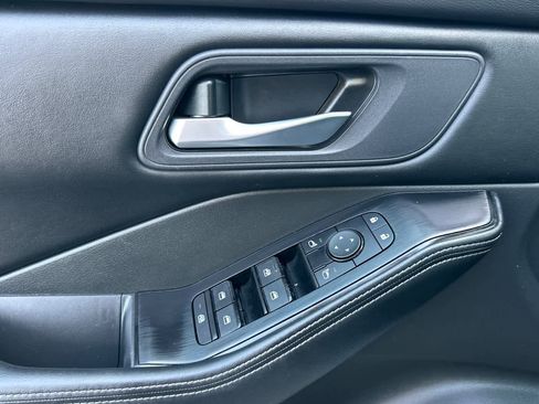 Certified 2025 Nissan Rogue SV image 13