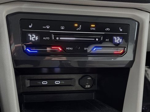 Used 2022 Volkswagen Tiguan SE w/ Panoramic Sunroof Package image 15