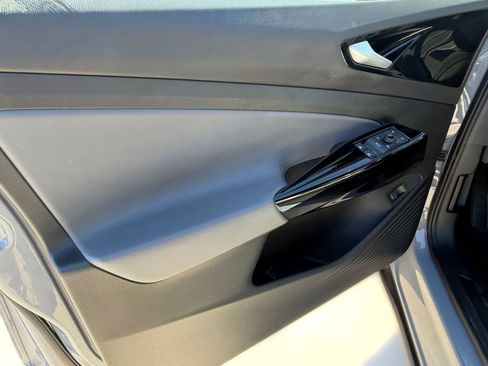 Certified 2022 Volkswagen ID.4 Pro S w/ Gradient Package image 12