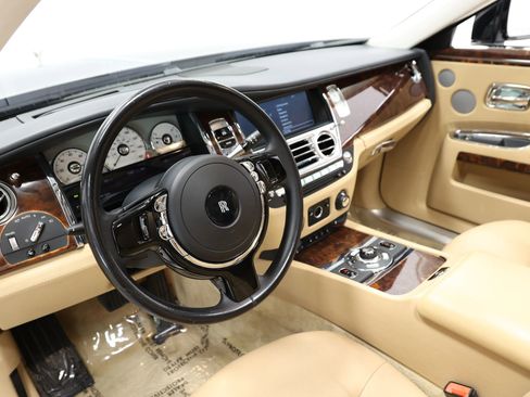 Used 2010 Rolls-Royce Ghost RWD image 2