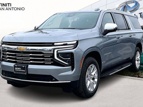 Used 2025 Chevrolet Suburban Premier AWD/4WD image 14