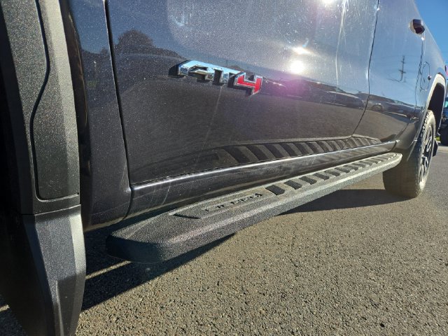 Used 2022 GMC Sierra 1500 AT4 w/ AT4 Premium Package AWD/4WD image 9