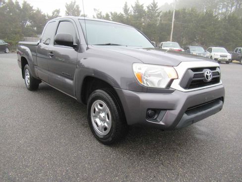 Used 2012 Toyota Tacoma 2WD Access Cab w/ SR5 Pkg image 3