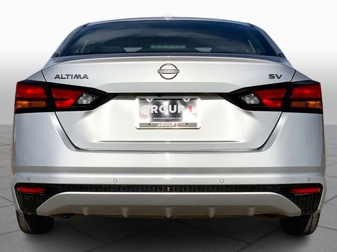 Used 2024 Nissan Altima 2.5 SV image 4