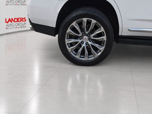 Used 2021 GMC Yukon Denali w/ Denali Premium Package RWD image 10