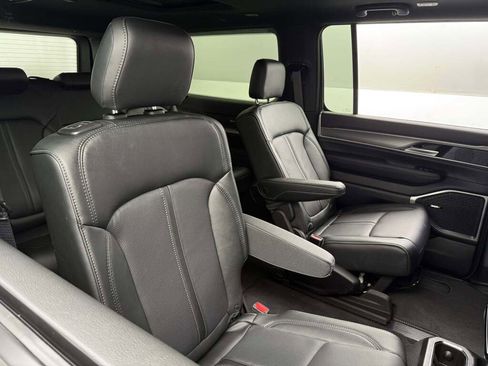 New 2025 Jeep Wagoneer L Series II w/ Premium Group I image 20