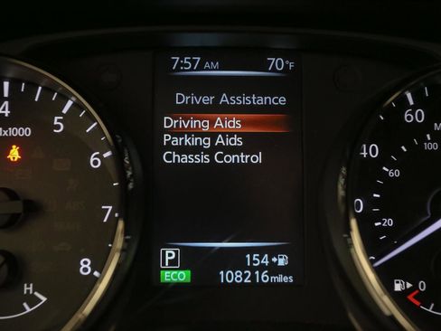 Used 2017 Nissan Rogue SV w/ SV Premium Package AWD/4WD image 34