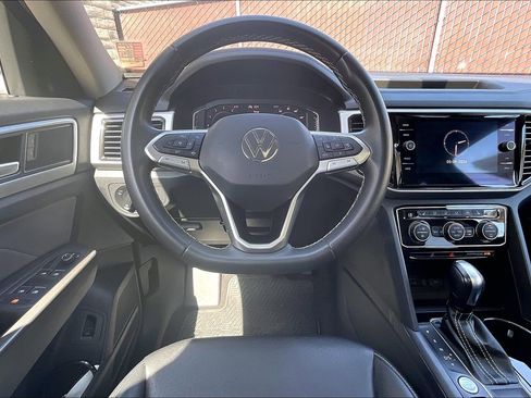 Certified 2023 Volkswagen Atlas SE w/ Panoramic Sunroof Package FWD image 4