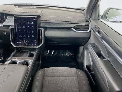 Used 2025 GMC Acadia Elevation image 24