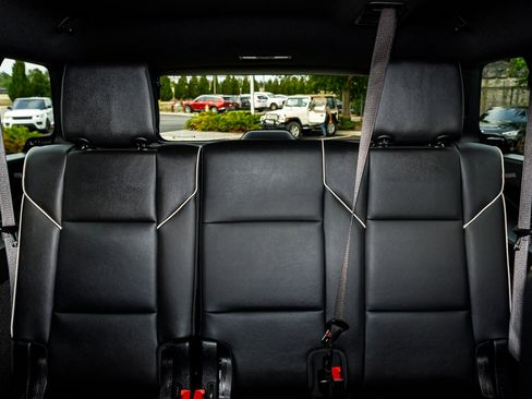Used 2024 Cadillac Escalade ESV Sport w/ LPO, ONYX Package AWD/4WD image 17