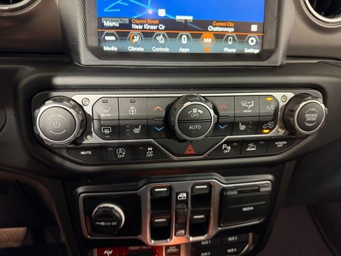 Used 2023 Jeep Gladiator Rubicon w/ LED Lighting Group AWD/4WD image 15
