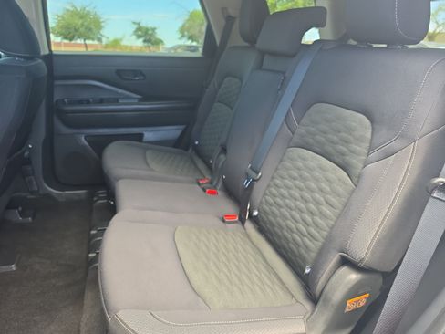 Used 2024 Nissan Pathfinder S FWD image 26