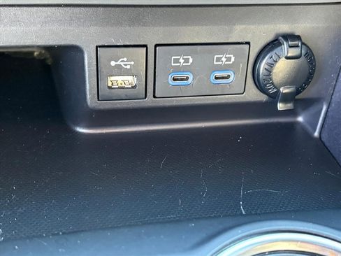 Used 2022 Toyota Highlander XLE image 23