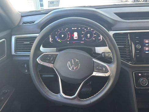 Certified 2023 Volkswagen Atlas SE w/ Panoramic Sunroof Package AWD/4WD image 19
