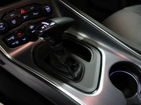 Used 2016 Dodge Challenger R/T image 21