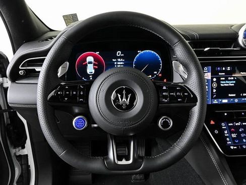 Used 2025 Maserati Grecale Modena image 13