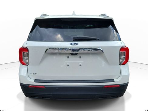 Used 2024 Ford Explorer XLT RWD image 5