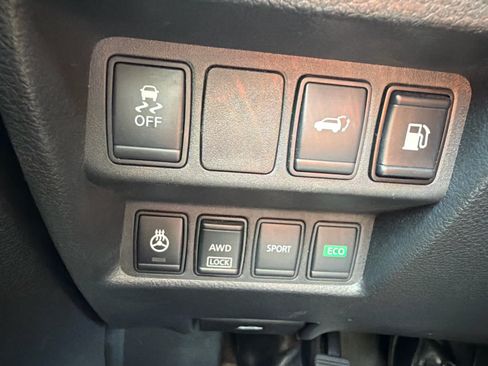 Used 2018 Nissan Rogue SV w/ Premium Package AWD/4WD image 25
