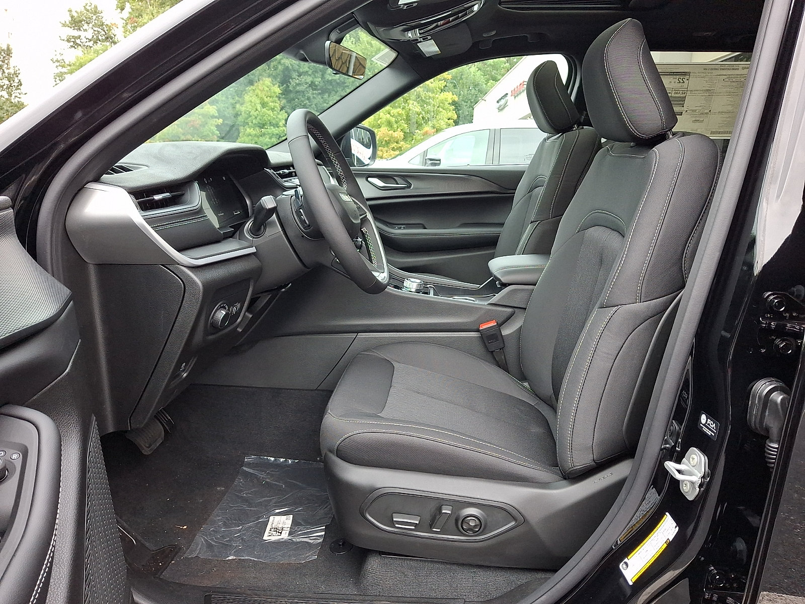 New 2027 Jeep Grand Cherokee Laredo X AWD/4WD image 9