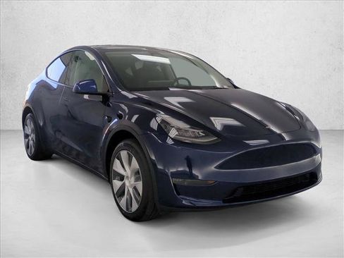 Used 2023 Tesla Model Y Long Range AWD/4WD image 3