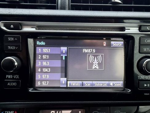 Used 2016 Toyota Prius C Two image 31