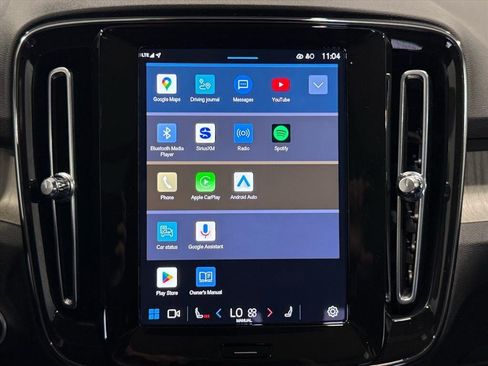 Used 2023 Volvo XC40 B5 Plus image 22