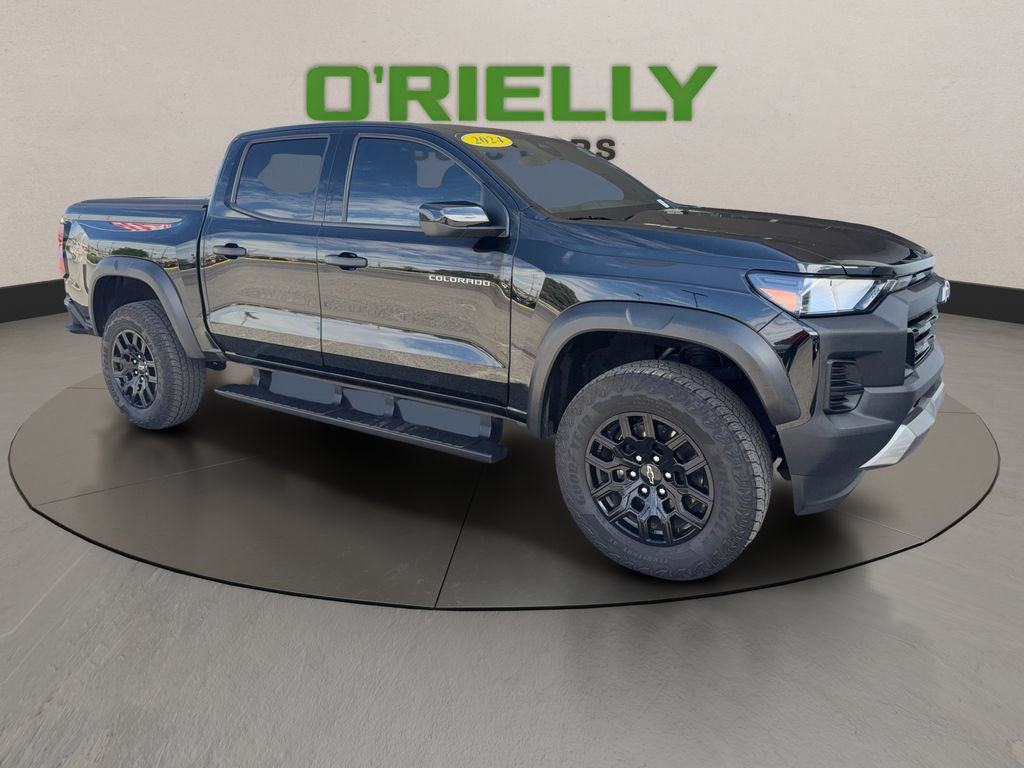 Used 2024 Chevrolet Colorado Trail Boss w/ Advanced Trailering Package AWD/4WD image 8