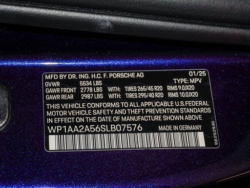 Certified 2025 Porsche Macan image 30