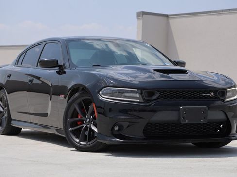 Used 2019 Dodge Charger Scat Pack w/ Plus Group RWD image 2