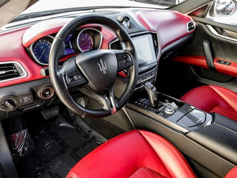 Used 2019 Maserati Ghibli S image 2