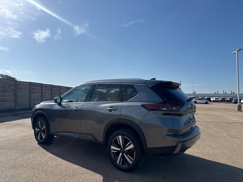 Certified 2026 Nissan Rogue SL FWD image 14