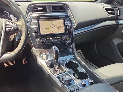 Used 2020 Nissan Maxima SR w/ Sport Mat Group FWD image 17
