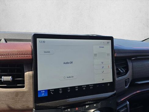 Used 2024 Ford Expedition Limited image 12