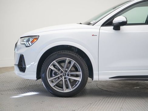 Used 2024 Audi Q3 2.0T Premium w/ Convenience Package image 2
