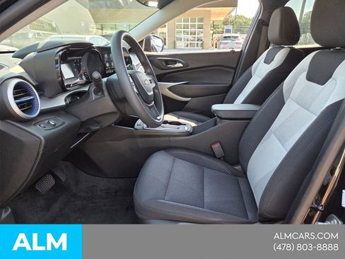 Used 2025 Chevrolet Trax LS FWD image 4