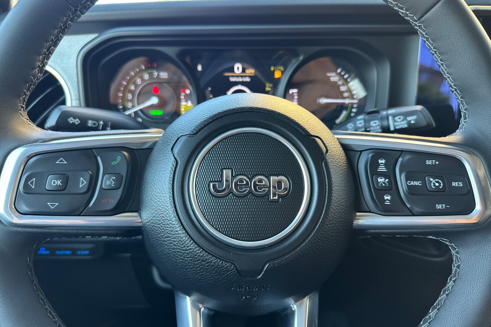 Used 2025 Jeep Wrangler Unlimited Sahara AWD/4WD image 23