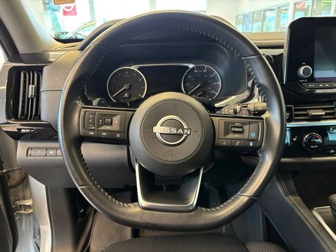 Used 2023 Nissan Pathfinder SV AWD/4WD image 12