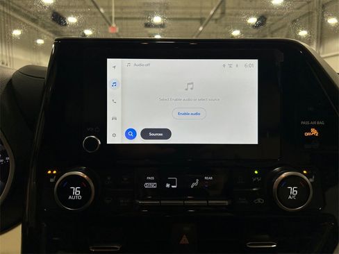 Used 2025 Toyota Highlander XLE image 21